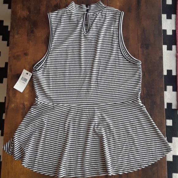 Blouse - Picture 2 of 3